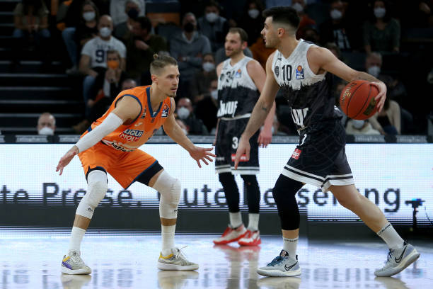 稳健的控球 稳健的控球